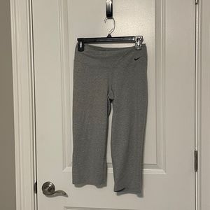 GUC light gray nike dry fit cropped yoga pants Size women's small